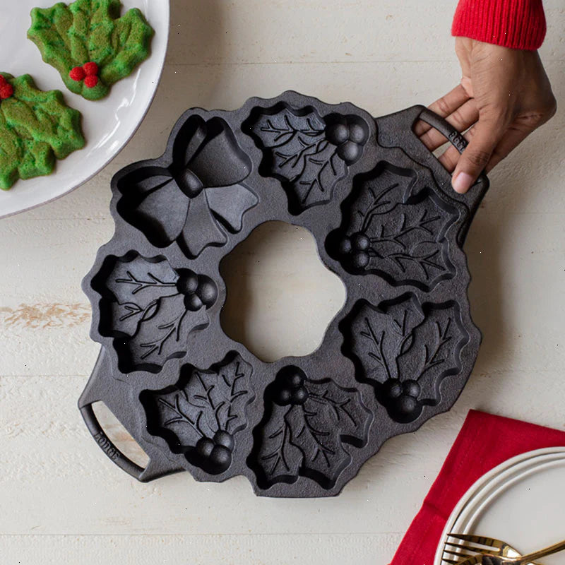 Seasoned Cast Iron Holiday Wreath Pan - View 4