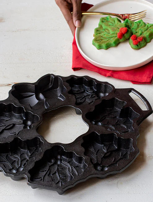 Seasoned Cast Iron Holiday Wreath Pan - View 5
