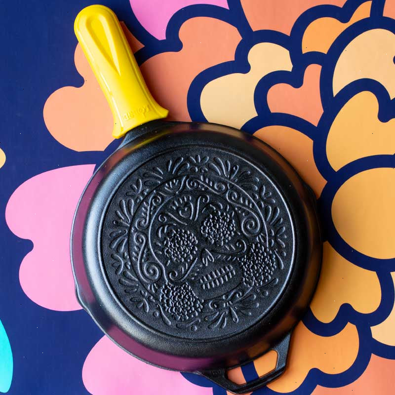 Seasoned Cast Iron Sugar Skull Skillet with Deluxe Handle Holder - View 2